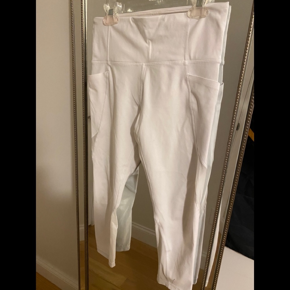 White athleta cropped leggings